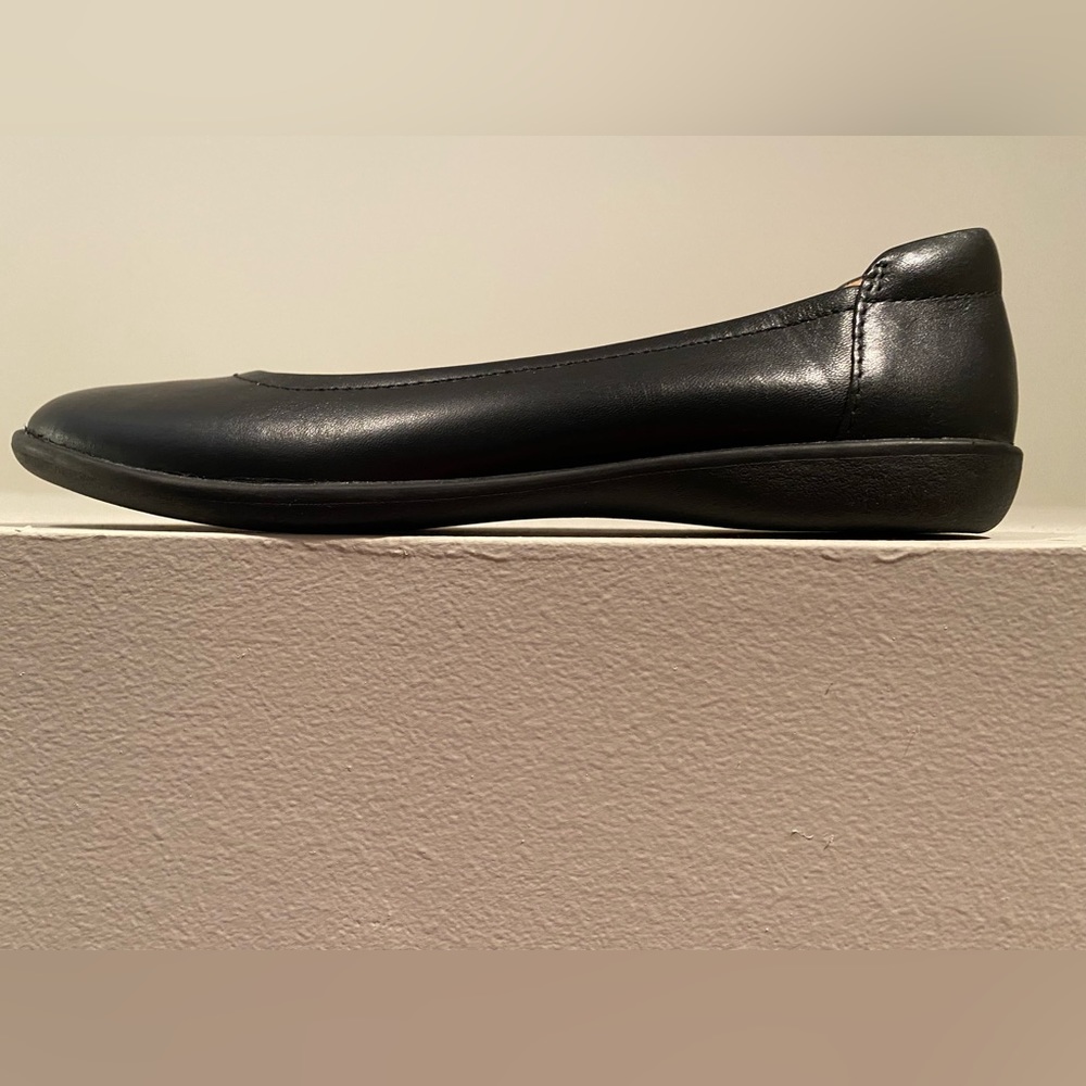 Black Naturalizer Flats NWOT Size 6M